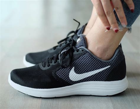 The 5 Best Shoes for Metatarsalgia [Ball of Foot Pain] - defeetit.com