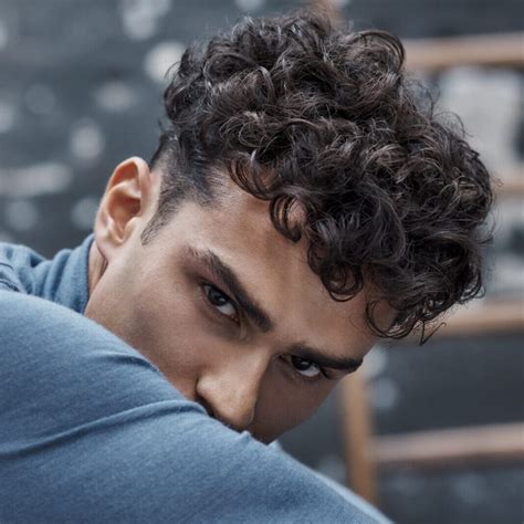 Short curly hair: how you should wear it - DEPOT - THE MALE TOOLS & Co.