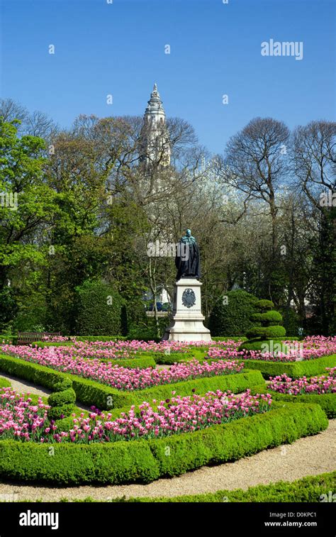 Friary gardens cardiff park summer flower bed hi-res stock photography ...