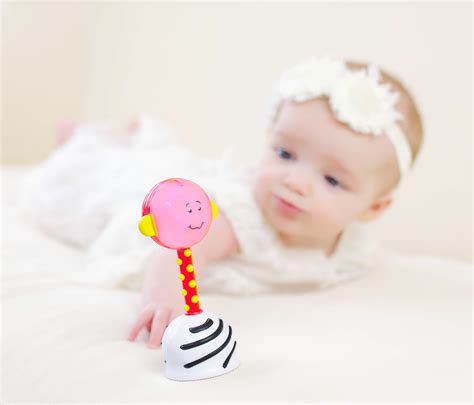 NogginStik Developmental Light-up Rattle – SmartNoggin™