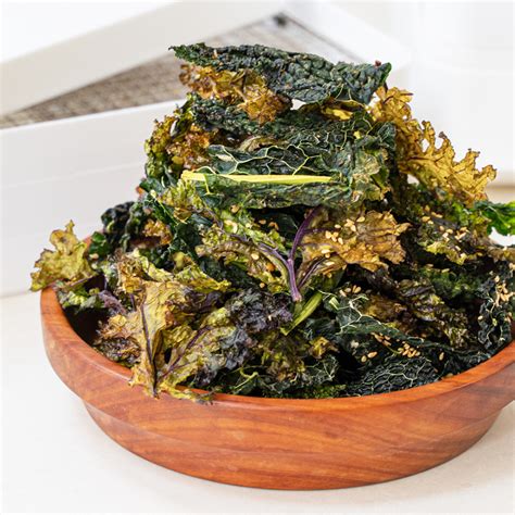 How to make dehydrator crispy kale chips - 3 tasty flavours! - Luvele US