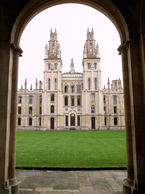 File:Oxford University Colleges-All Souls1.jpg - Wikipedia