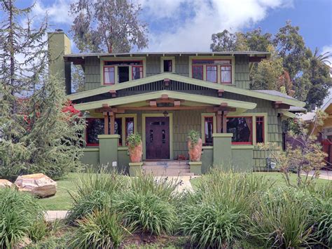 Curb Appeal Tips for Craftsman-Style Homes | HGTV