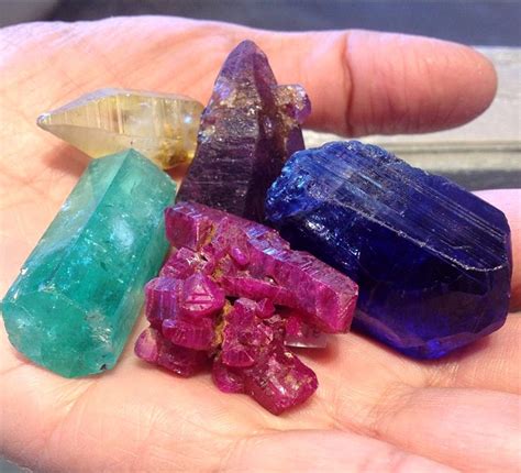 How to Identify Minerals in 10 Steps (Photos) - Geology In