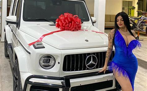 Karely Ruiz presume nueva camioneta Mercedes-Benz AMG G63 - ALS México