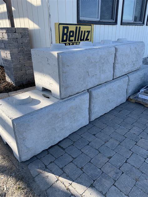 Big Block Retaining Wall | Belluz Concrete and Rentals