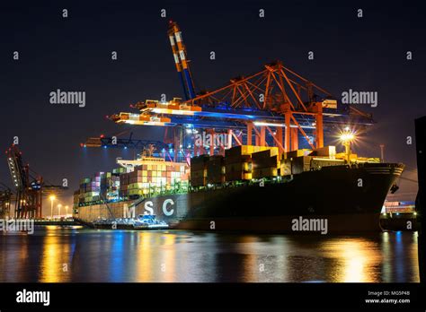 Container ship in port night hi-res stock photography and images - Alamy