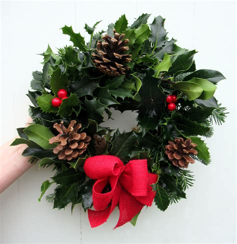 Traditional Fresh Holly Wreaths – Danielle Wyatt Flowers