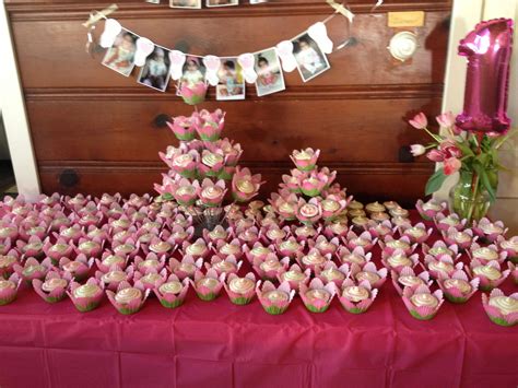 Tulip cupcake display from my cousin Jilaa's daughters first bday ...