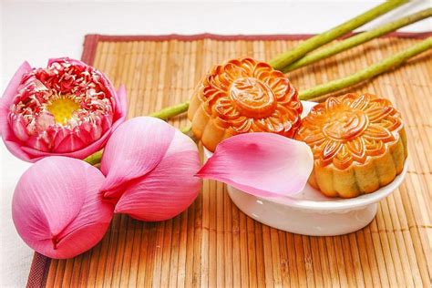 Mooncakes in Vietnam | Eviva Tour Blog