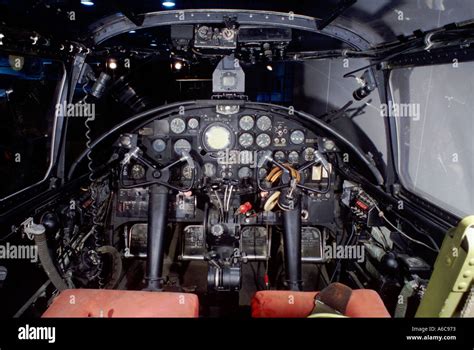 B 25 cockpit hi-res stock photography and images - Alamy