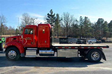 Peterbilt 335 Flatbed (2010) : Medium Trucks