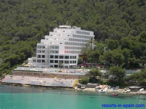 Cala Llonga Hotels Map & Cala Llonga Apartments Map, description ...