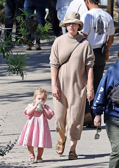 Katy Perry & Orlando Bloom’s Daughter Daisy Walks All By Herself: Pics ...