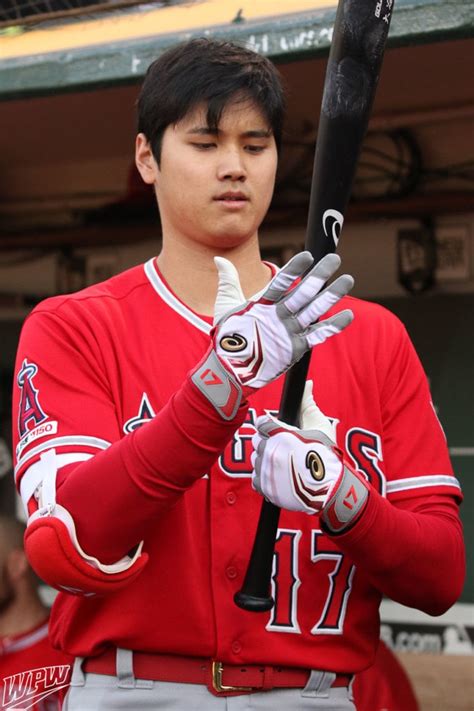 What Pros Wear: Shohei Ohtani’s Asics Gold Stage Batting Gloves (2019 ...