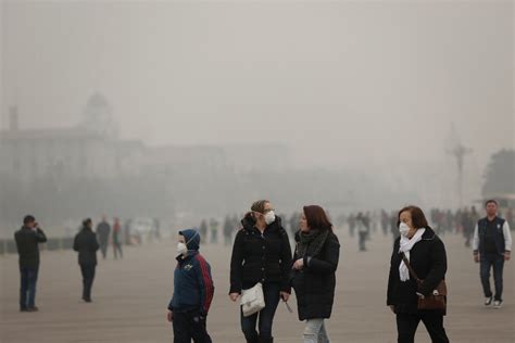 Beijing pollution reaches 'crisis' levels (PHOTOS) | The World from PRX