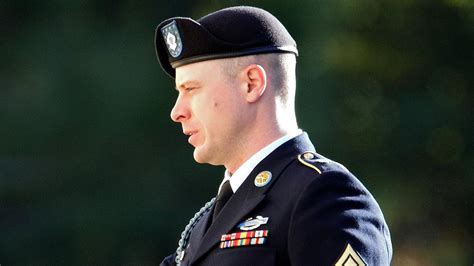 Bowe Bergdahl trial: Navy SEAL breaks down while describing death of ...