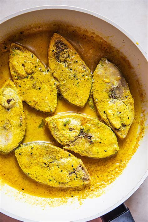 Mustard Hilsa Curry / Sorshe Ilish | Hilsa fish recipe, Bengali food ...