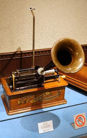 Phonograph Definition, Mechanism & History - Lesson | Study.com