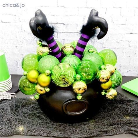 Witch Cauldron Centerpiece for a Halloween Party | Chica and Jo