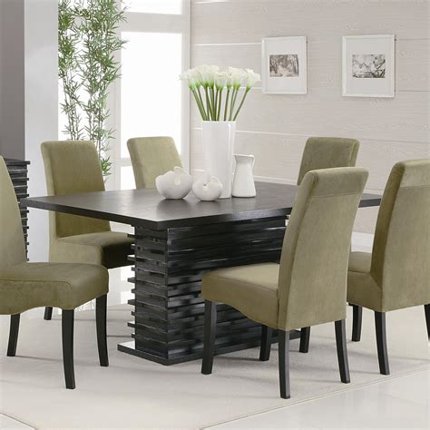 Dining Room Table Seats 12 for Big Family | HomesFeed