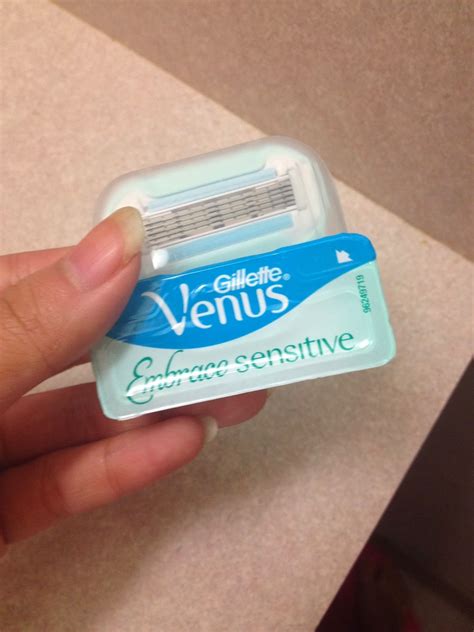 Gillette Venus Embrace Sensitive is Smooth |Livin' and Lovin'