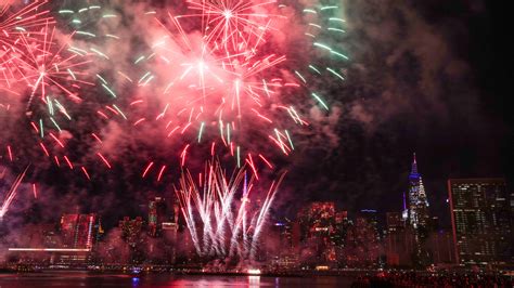 How to Watch Fourth of July Fireworks in New York City - The New York Times