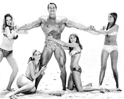 Vintage photos of a young Arnold Schwarzenegger in his physical prime ...