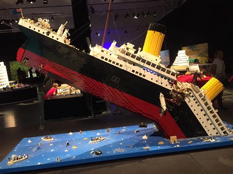 Lego Titanic Display Case