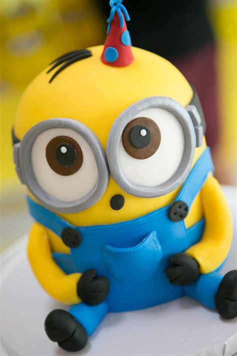 Minion Madness! | Minion birthday cake, Minions, Minion cupcakes