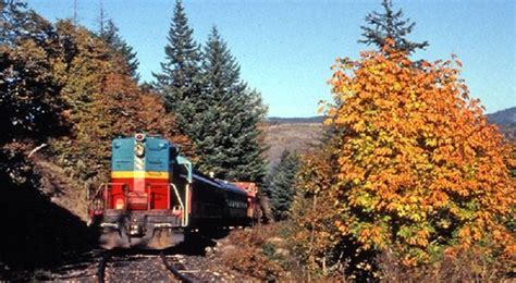 Take This Fall Foliage Train Ride Near Portland For A One-Of-A-Kind ...