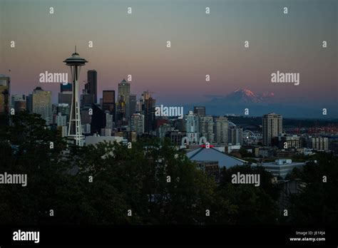 Seattle Skyline Sunset Stock Photo - Alamy