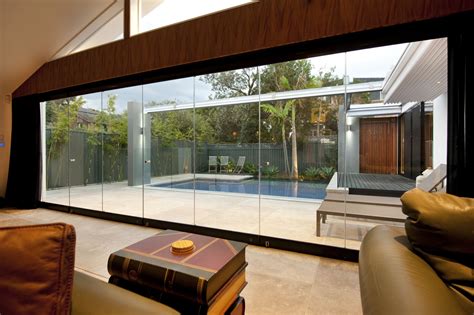 Frameless Glass Wall