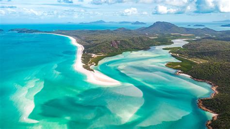 Aerial view of Whitehaven white sand beach in Whitsundays, Queensland ...