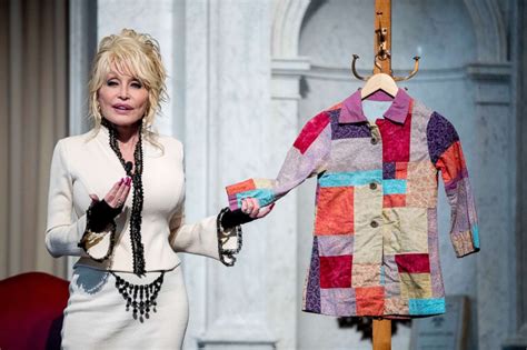 Dolly Parton's literacy program donates its 100 millionth book to ...