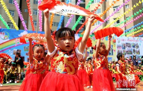 Kids sing and dance to welcome Children's Day in Northwest China ...