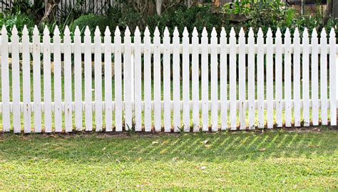 A simple white picket fence - Modern Design i 2020