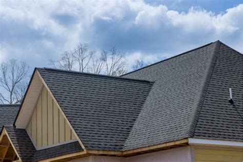 8 Ways to Maintain an Asphalt Shingle Roof