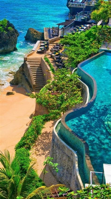 Beautiful beach in Bali - backiee