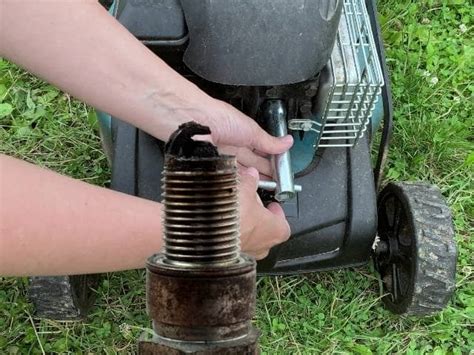 Here’s How to Know if a Lawn Mower Spark Plug is Bad – Thriving Yard