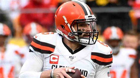 Baker Mayfield Injures Hand Against Steelers, Heads to Locker Room