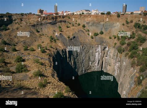 Kimberlite pipe excavated by hand mining for diamonds between 1870 ...