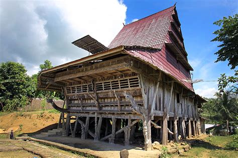 2 Rumah Adat Nias Utara dan Selatan Beserta Penjelasannya