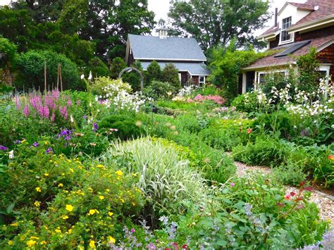 Cottage Garden Design Ideas | HGTV