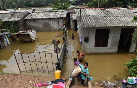 Floods and Landslides in Sri Lanka Leave Dozens Dead - The New York Times