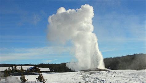 My Winter Visit to the Famous Old Faithful Geyser in Yellowstone ...