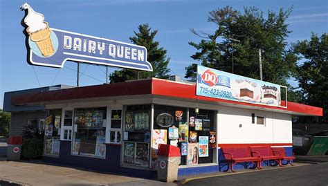 Historic Dairy Queen with Original Signage | Travel Wisconsin