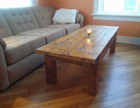 Rustic DIY Coffee Table | DIYIdeaCenter.com