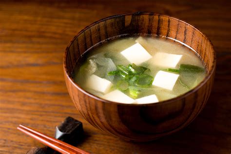 How to Make The Classic Tofu Miso Soup