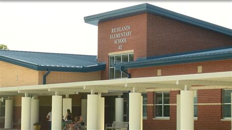 New Richlands Elementary School officially opens